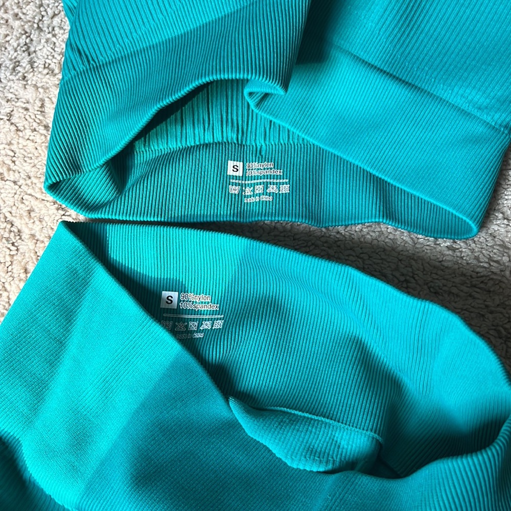 Seamless Ribbed Workout Set - Picture 6 of 6